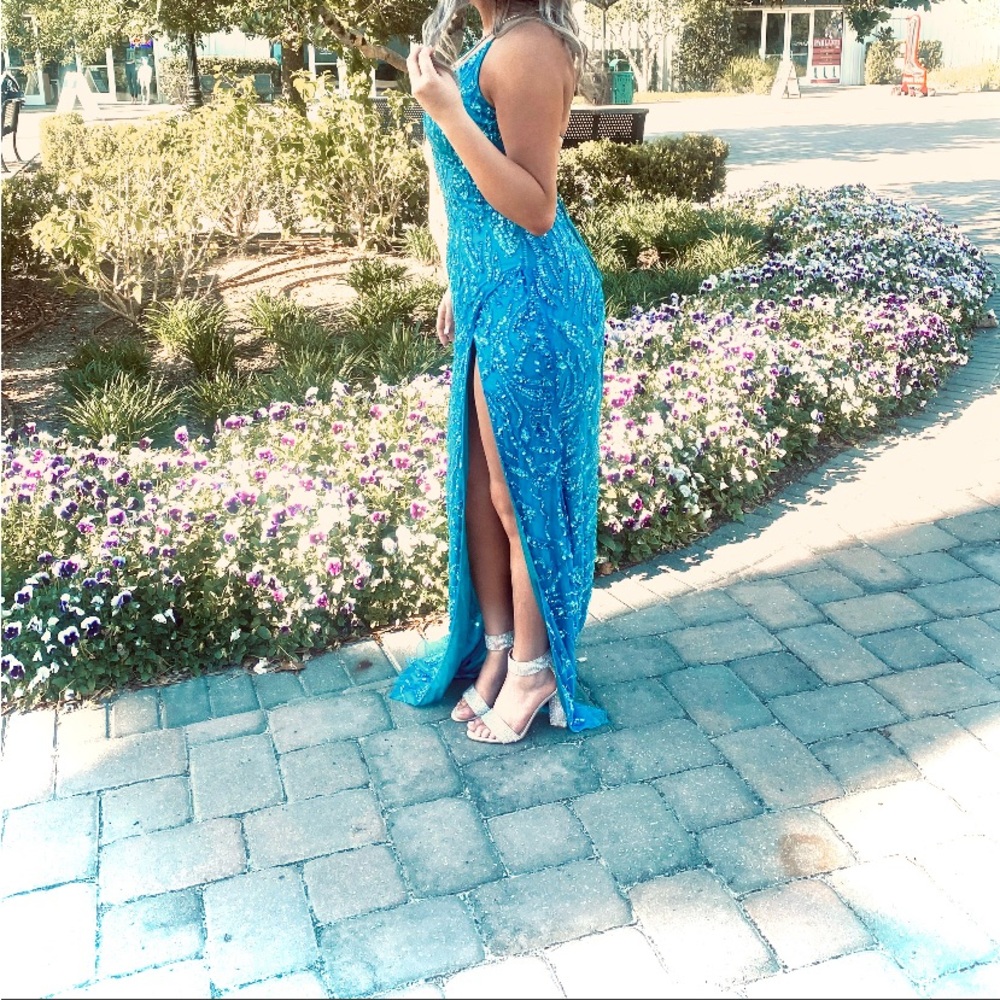 Womens/Juniors size 0 Prom or homecoming dress
Only worn once for senior prom
